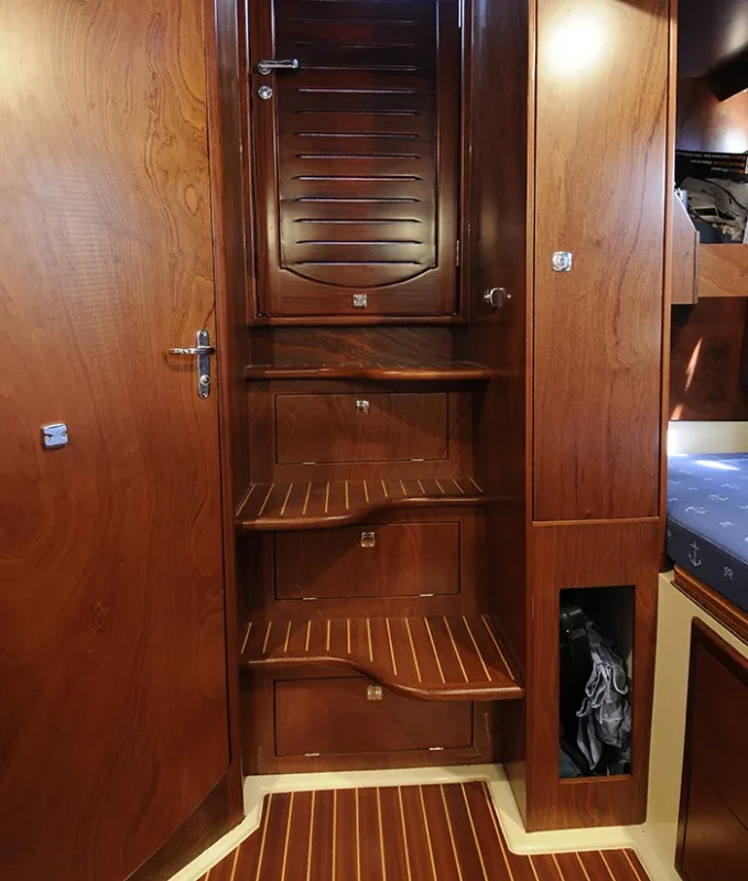 gozzo-positano-28-cabin-int-entrata